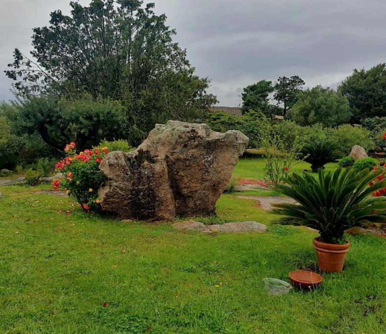 Suite Mirialveda San Pantaleo Exterior foto